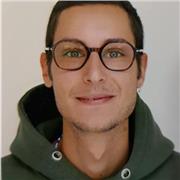 Joven italiano, graduado en idiomas y con experiencia en enseñanza